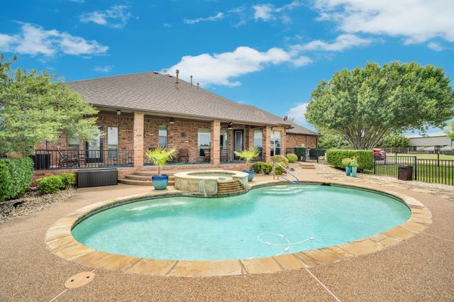241 Cody Road, Ennis, TX 75119