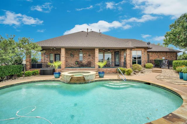 241 Cody Road, Ennis, TX 75119