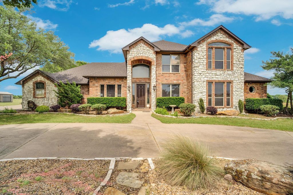 241 Cody Road, Ennis, TX 75119