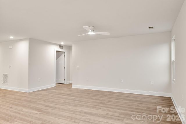 4238 Mackinnon Drive, Charlotte, NC 28214