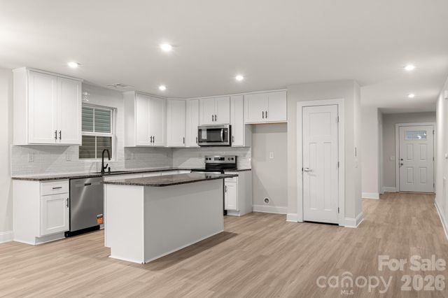 4238 Mackinnon Drive, Charlotte, NC 28214