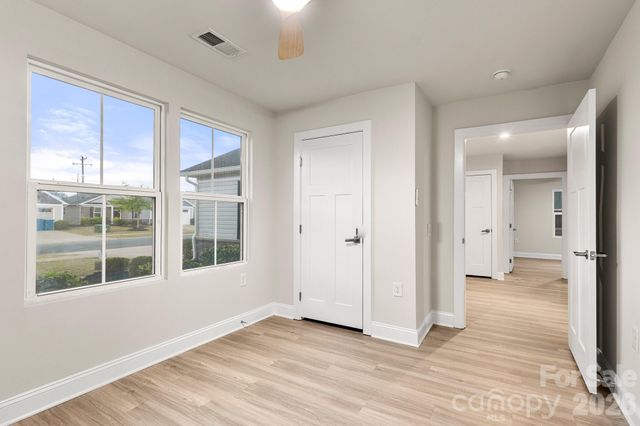 4238 Mackinnon Drive, Charlotte, NC 28214
