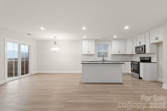 4238 Mackinnon Drive, Charlotte, NC 28214