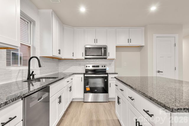 4238 Mackinnon Drive, Charlotte, NC 28214