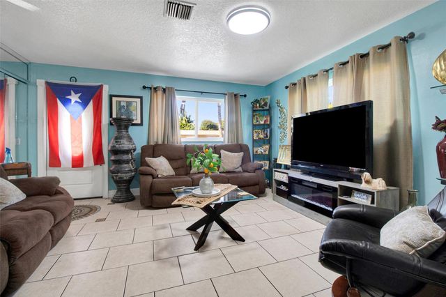 524 SW 72nd Avenue, North Lauderdale, FL 33068