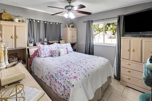 524 SW 72nd Avenue, North Lauderdale, FL 33068