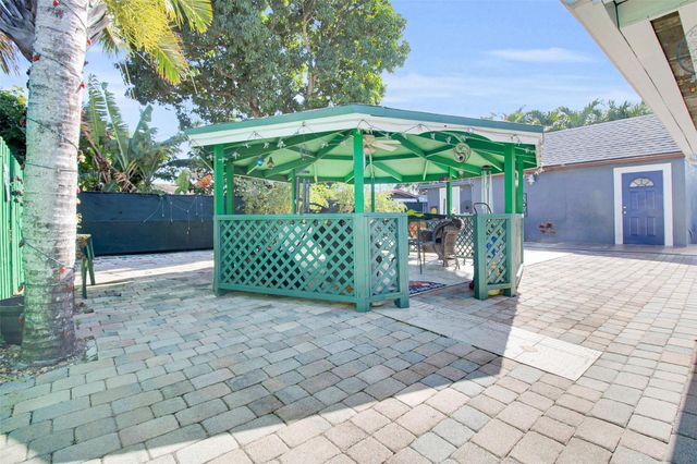 524 SW 72nd Avenue, North Lauderdale, FL 33068