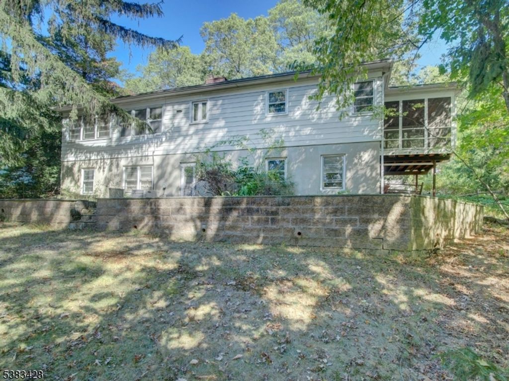 15 Caruso Rd, Rockaway Twp., NJ 07866