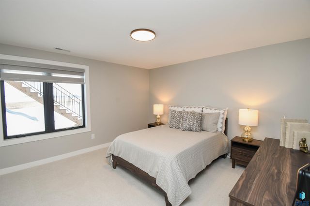 1520 N Marlowe Ave Avenue, Sioux Falls, SD 57110