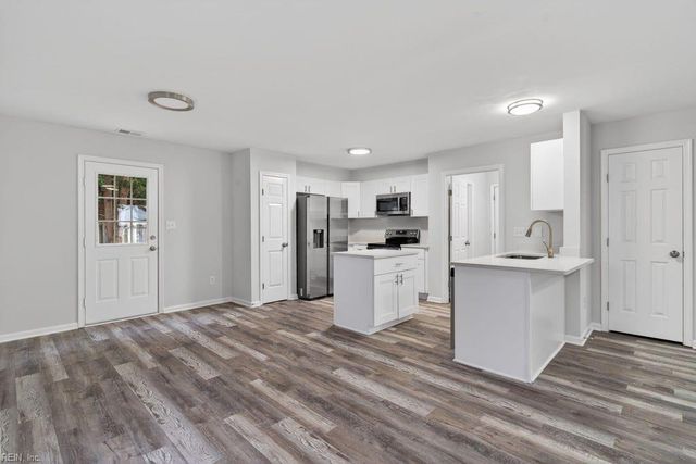113 Low Ridge RD, Williamsburg, VA 23185