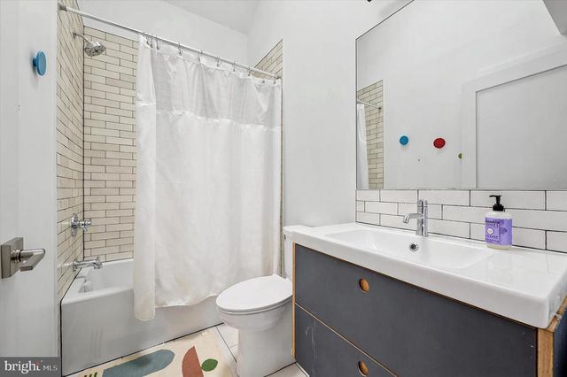 64 W QUEEN LN, Philadelphia, PA 19144