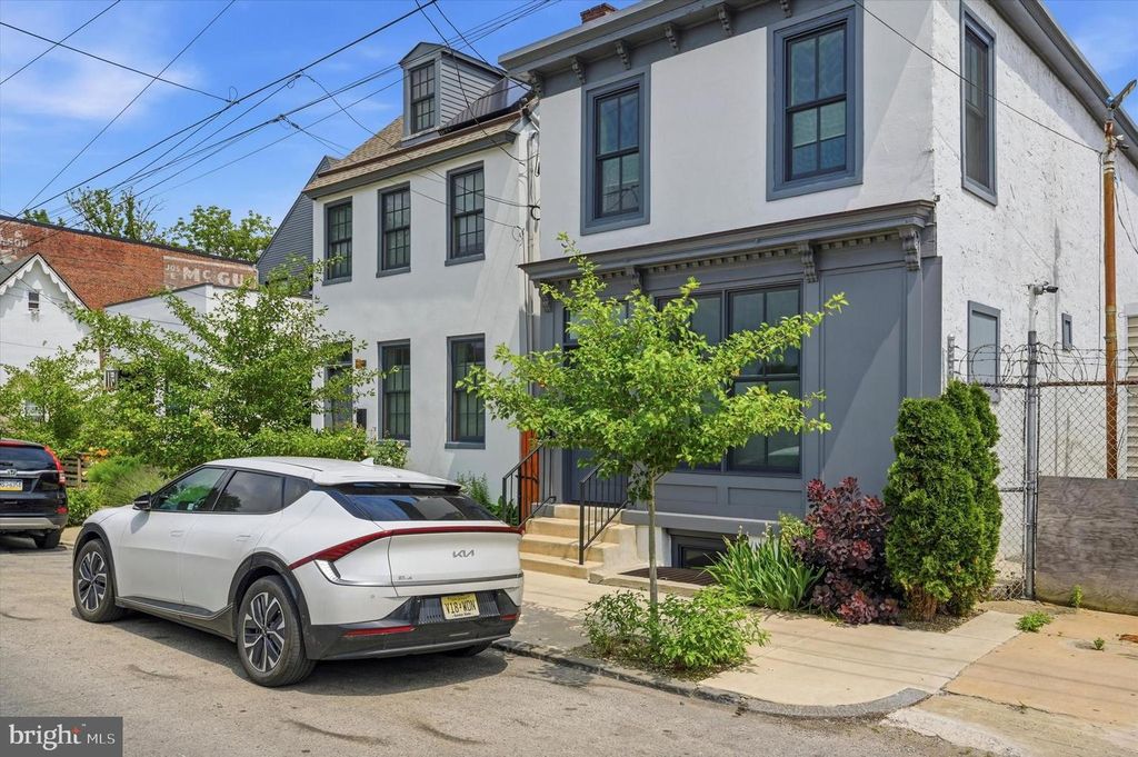 64 W QUEEN LN, Philadelphia, PA 19144