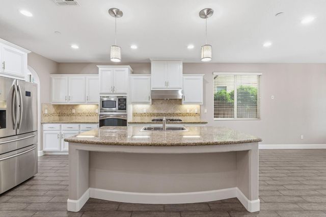 2977 Twinberry Avenue, Clovis, CA 93619