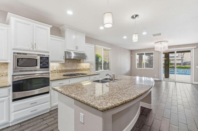 2977 Twinberry Avenue, Clovis, CA 93619