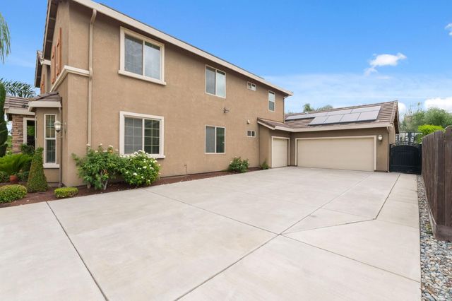 2977 Twinberry Avenue, Clovis, CA 93619