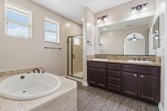 2977 Twinberry Avenue, Clovis, CA 93619