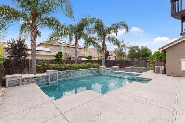 2977 Twinberry Avenue, Clovis, CA 93619