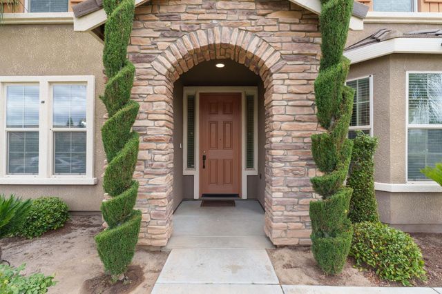 2977 Twinberry Avenue, Clovis, CA 93619