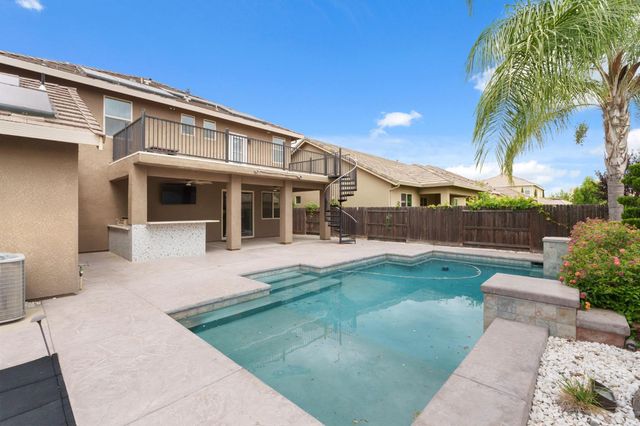2977 Twinberry Avenue, Clovis, CA 93619
