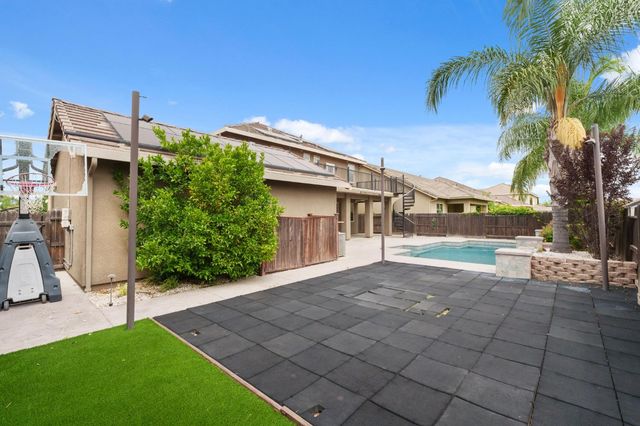 2977 Twinberry Avenue, Clovis, CA 93619