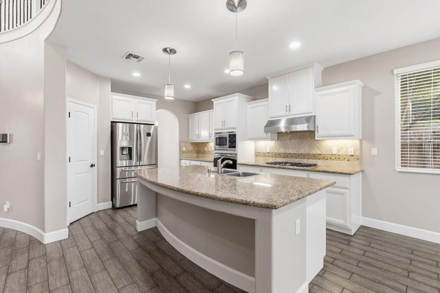 2977 Twinberry Avenue, Clovis, CA 93619