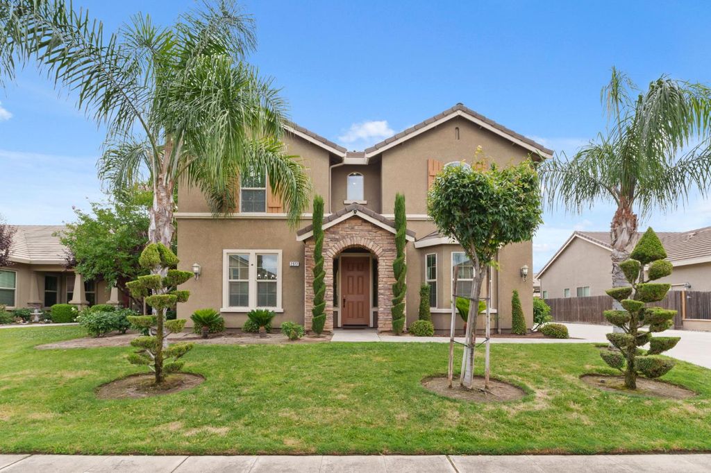 2977 Twinberry Avenue, Clovis, CA 93619