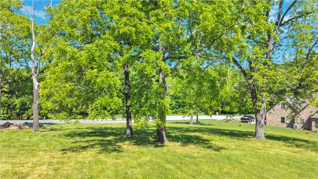 598 Winding Spring Drive, Fayetteville, AR 72703