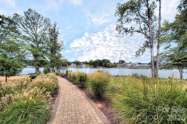 122 Boatwright Lane, Mooresville, NC 28117
