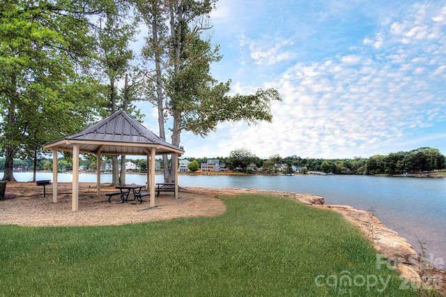 122 Boatwright Lane, Mooresville, NC 28117