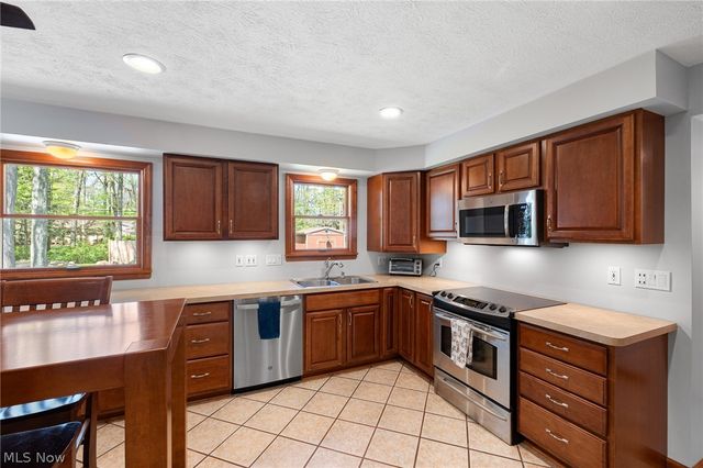 27446 Benwood Circle, North Olmsted, OH 44070