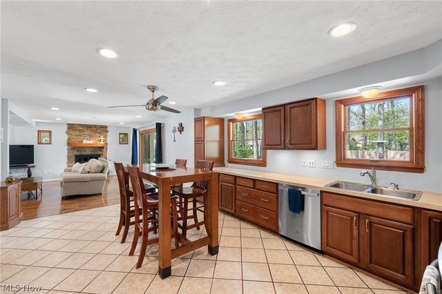 27446 Benwood Circle, North Olmsted, OH 44070
