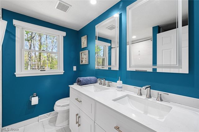 27446 Benwood Circle, North Olmsted, OH 44070