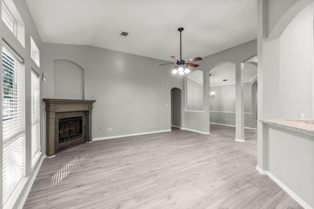 155 N Wimberly Way, Conroe, TX 77385