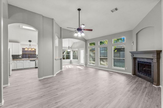 155 N Wimberly Way, Conroe, TX 77385