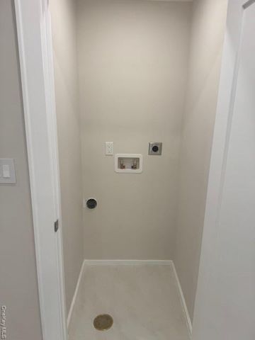 48 Ripple Lane, Levittown, NY 11756