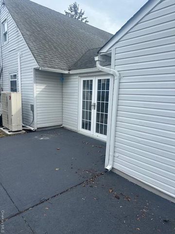 48 Ripple Lane, Levittown, NY 11756