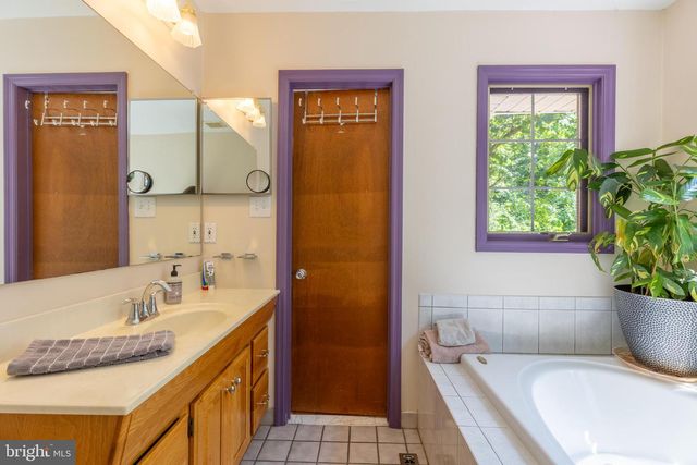 40 GRANVILLE RD, Newark, DE 19711