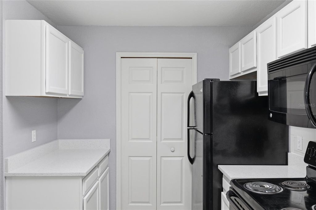 Image 5 of property listing at 7605 PISSARRO DRIVE 13204, Orlando, FL 32819