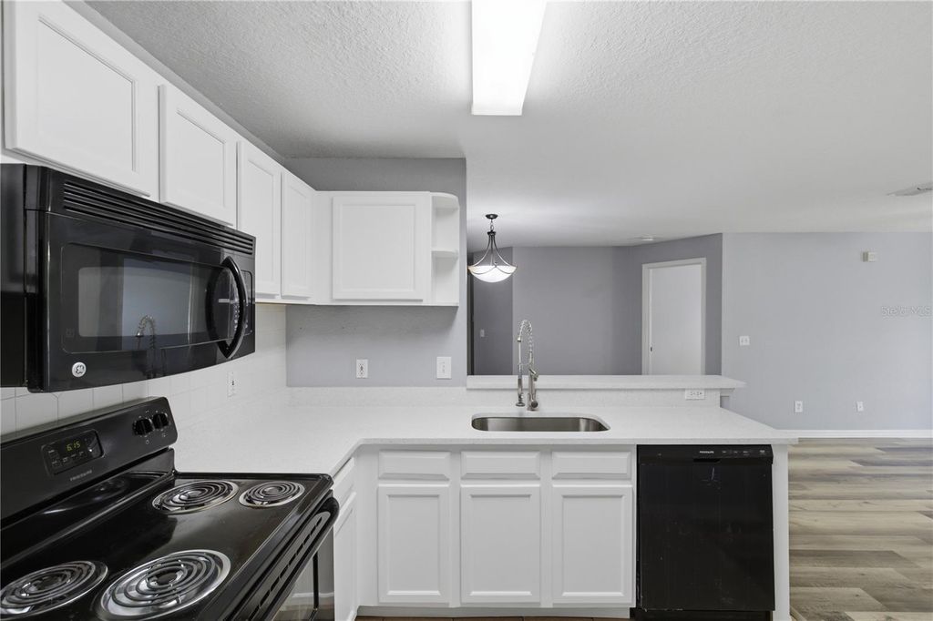 Image 8 of property listing at 7605 PISSARRO DRIVE 13204, Orlando, FL 32819