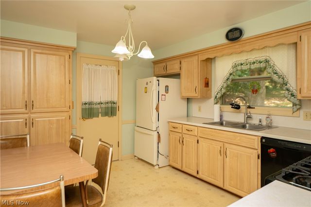 511 Bachtel Street SE, North Canton, OH 44720