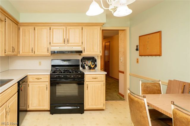 511 Bachtel Street SE, North Canton, OH 44720