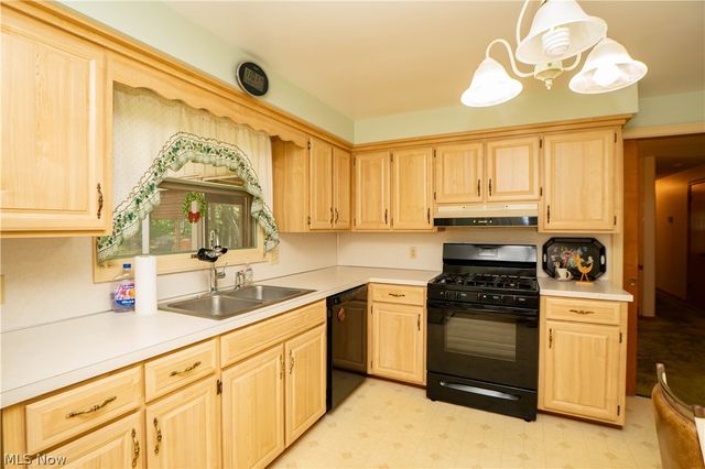 511 Bachtel Street SE, North Canton, OH 44720