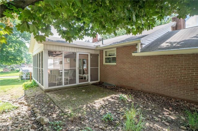 511 Bachtel Street SE, North Canton, OH 44720