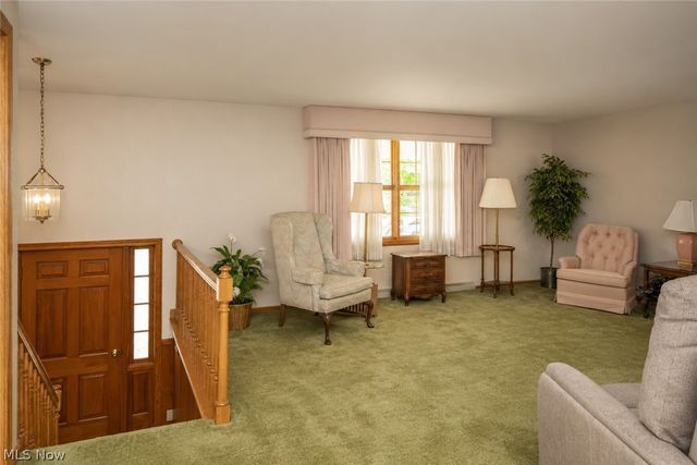 511 Bachtel Street SE, North Canton, OH 44720