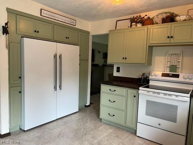 42820 Dellefield Road, Elyria, OH 44035