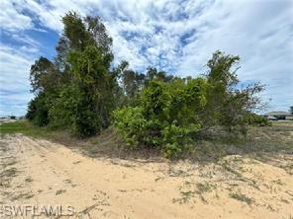 85 Milwaukee BLVD, LEHIGH ACRES, FL 33974 — exterior