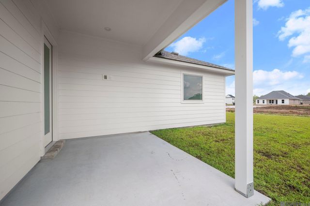 10440 Highcrest Dr, Denham Springs, LA 70706