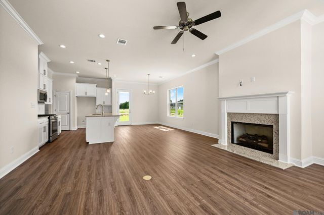 10440 Highcrest Dr, Denham Springs, LA 70706