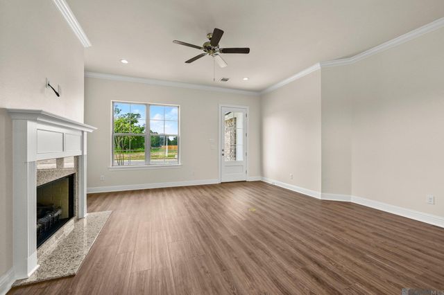 10440 Highcrest Dr, Denham Springs, LA 70706