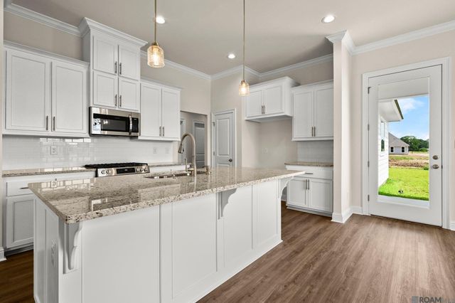 10440 Highcrest Dr, Denham Springs, LA 70706